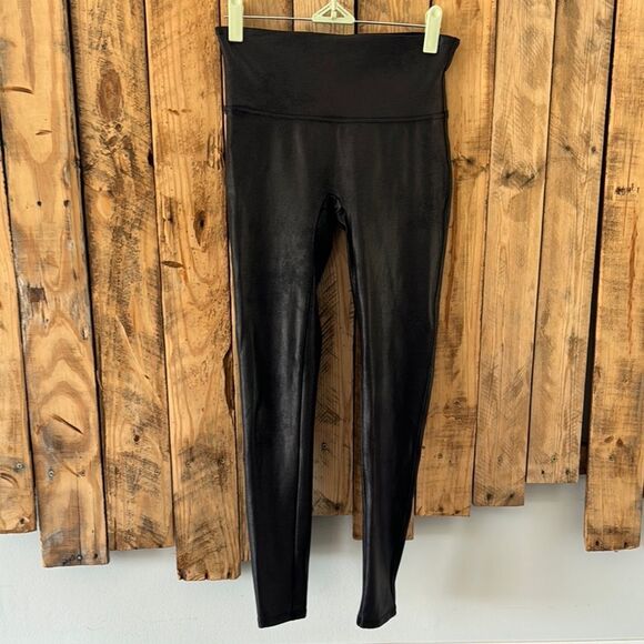 SPANX Women’s Sz Medium Petite Faux Leather High Rise Leggings Black Compression - Picture 3 of 14